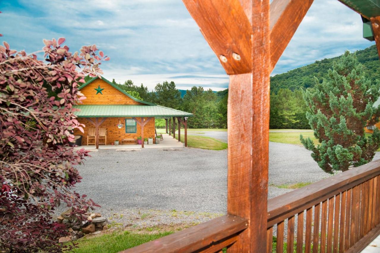 7Cs Lodging Flintstone Extérieur photo