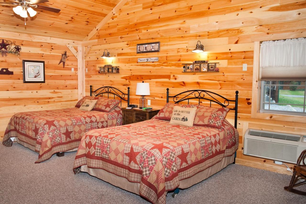 7Cs Lodging Flintstone Extérieur photo
