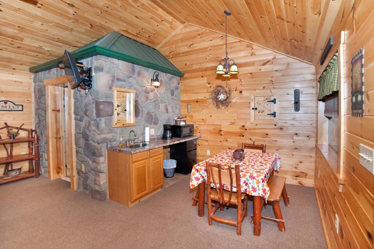 7Cs Lodging Flintstone Extérieur photo
