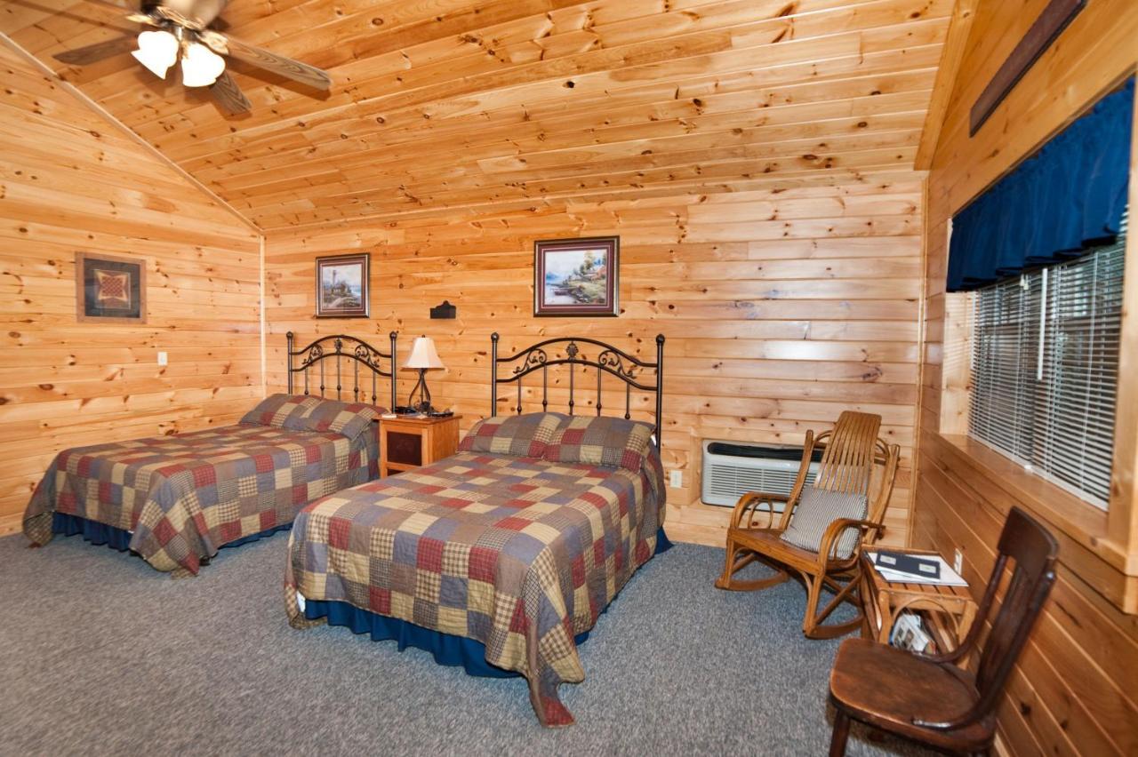 7Cs Lodging Flintstone Extérieur photo