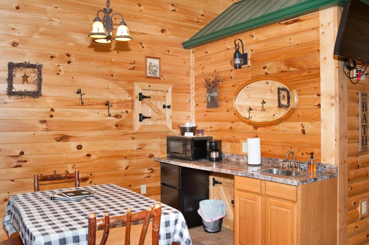 7Cs Lodging Flintstone Extérieur photo