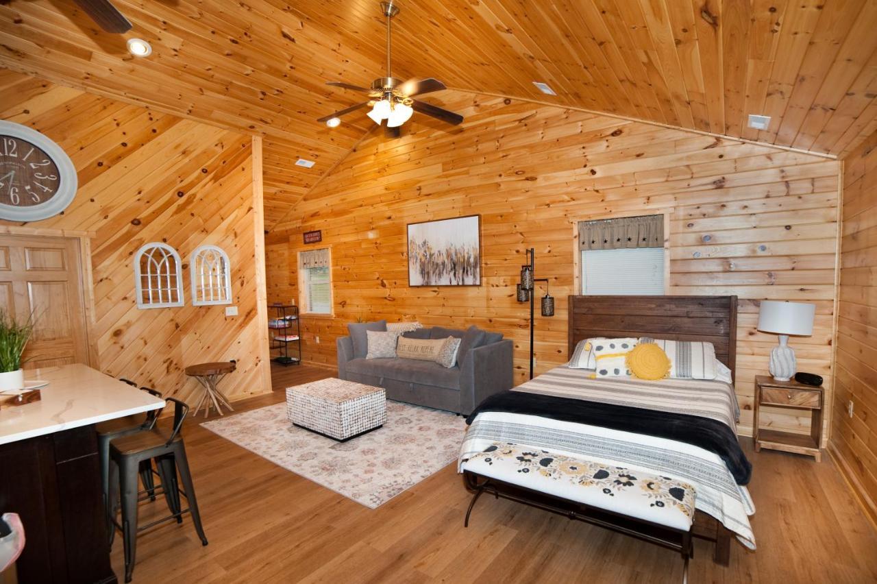 7Cs Lodging Flintstone Extérieur photo