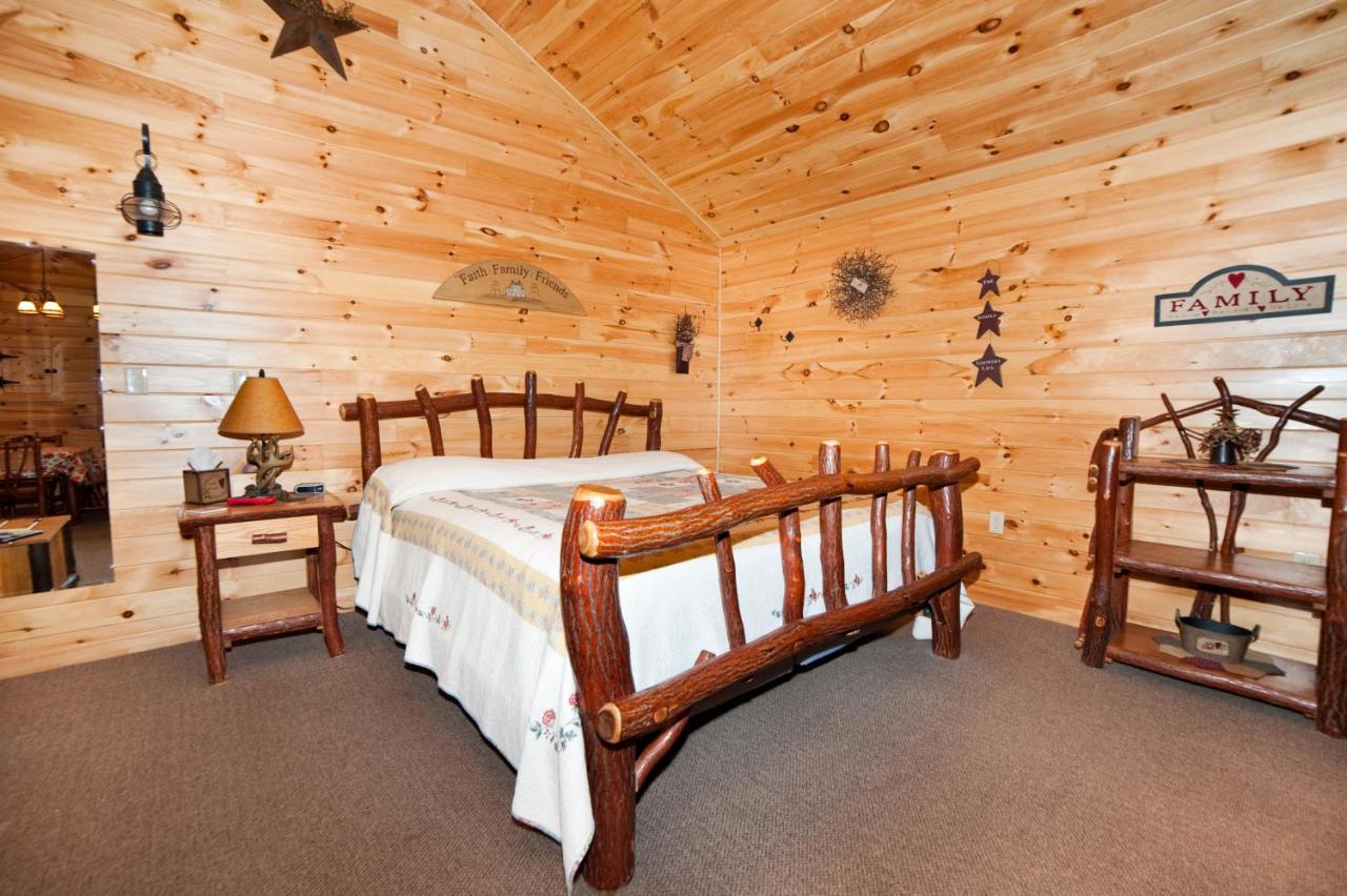 7Cs Lodging Flintstone Extérieur photo